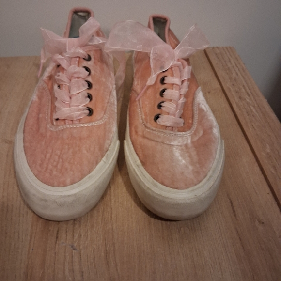SeaVees By J. Crew Legend Pink Velvet Sneakers Size 7 - Picture 3 of 6